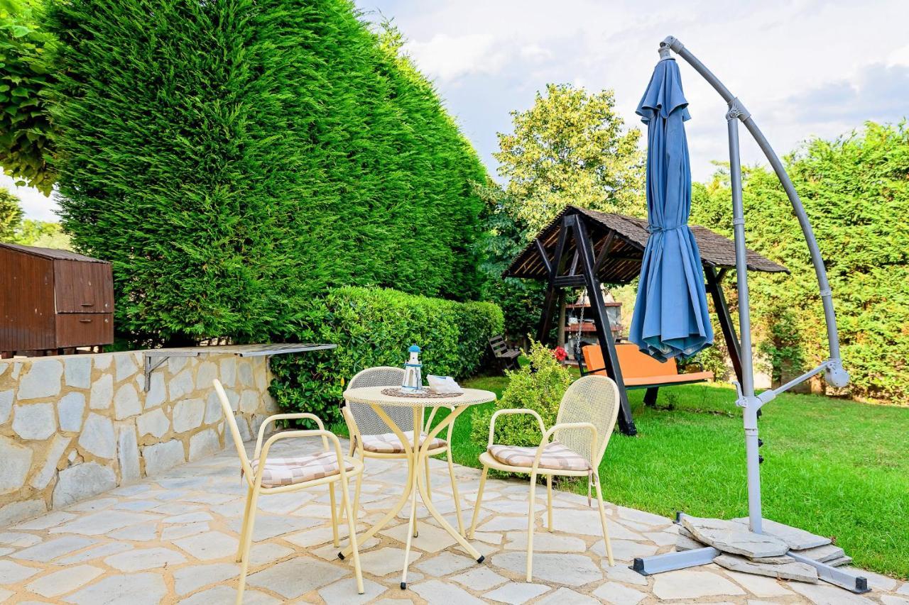 Villa Mariellie Néa Péramos Екстериор снимка