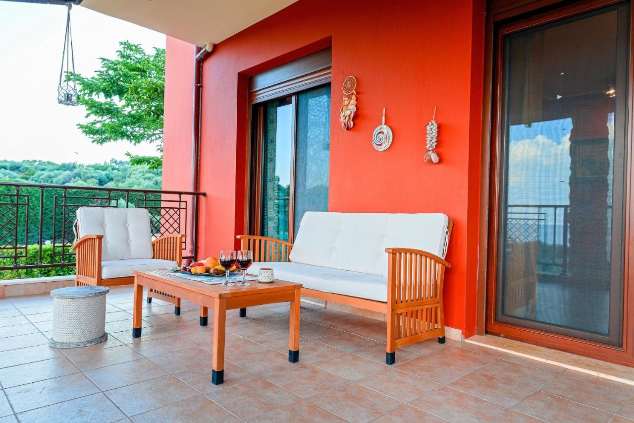 Villa Mariellie Néa Péramos Екстериор снимка