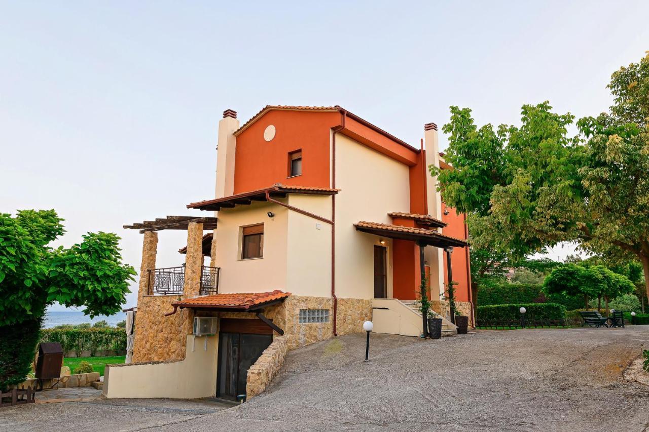 Villa Mariellie Néa Péramos Екстериор снимка