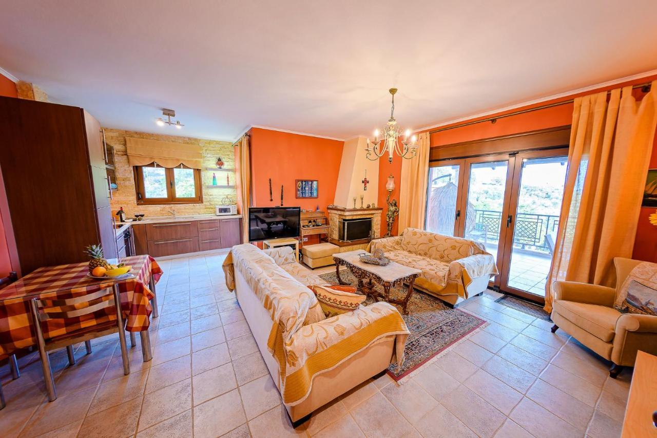 Villa Mariellie Néa Péramos Екстериор снимка