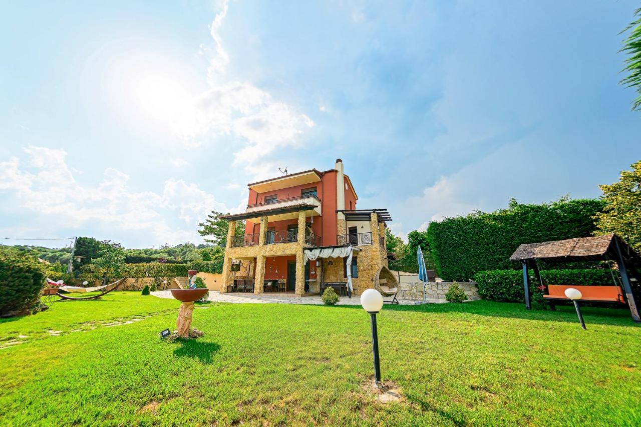 Villa Mariellie Néa Péramos Екстериор снимка