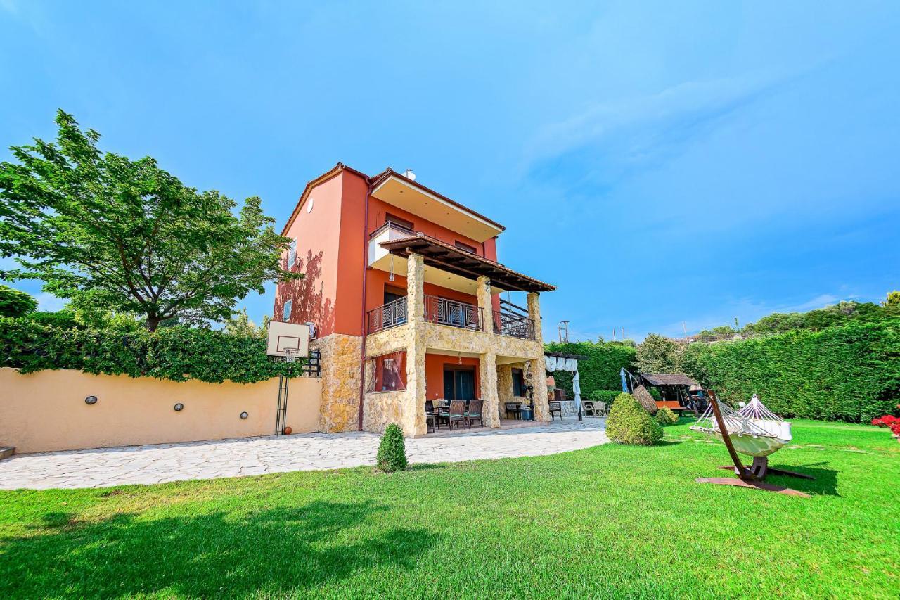 Villa Mariellie Néa Péramos Екстериор снимка