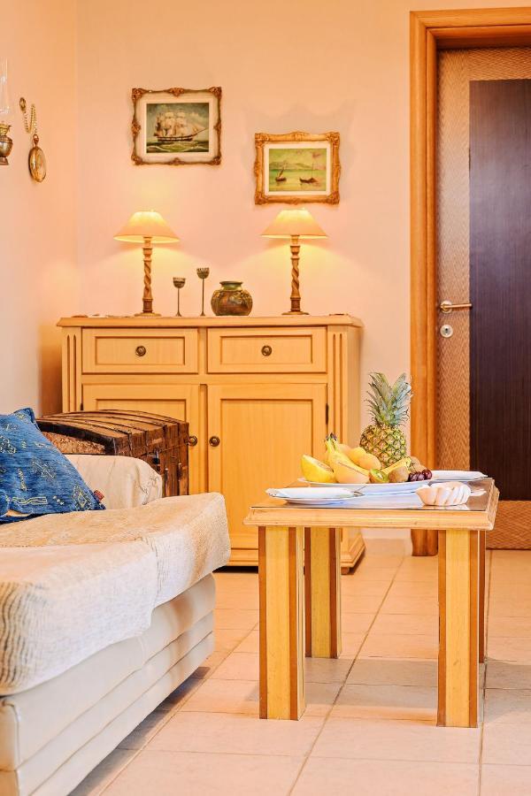 Villa Mariellie Néa Péramos Екстериор снимка