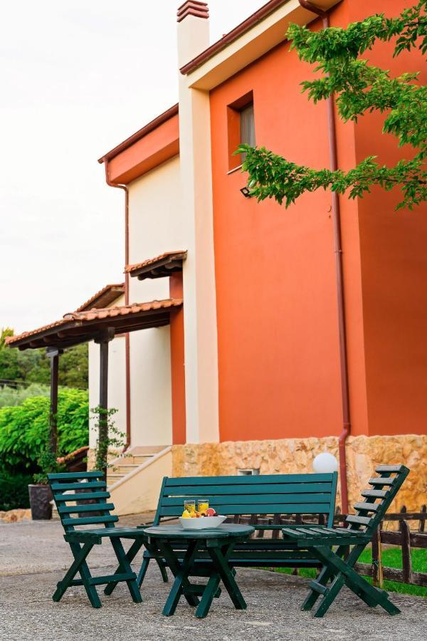 Villa Mariellie Néa Péramos Екстериор снимка