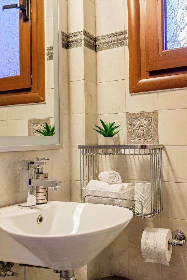 Villa Mariellie Néa Péramos Екстериор снимка