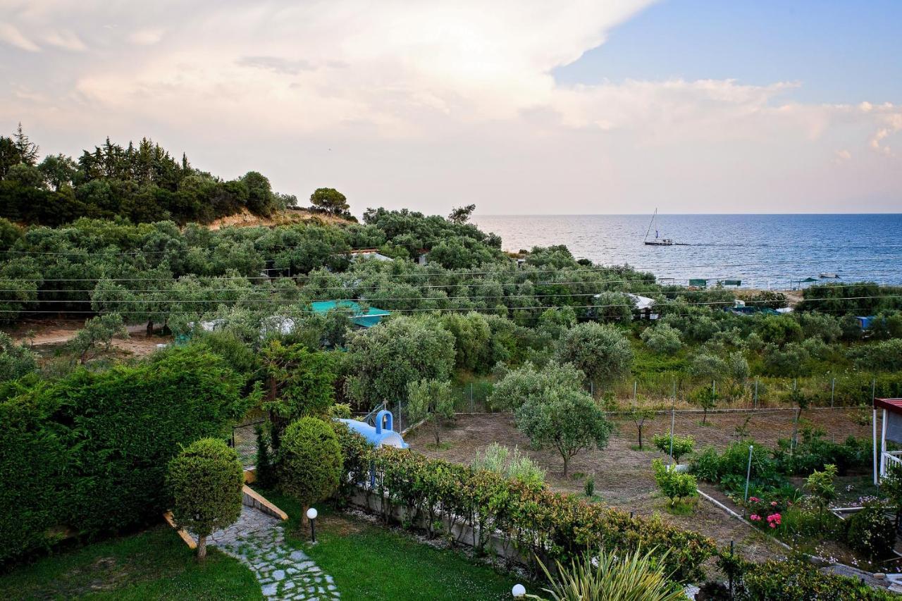 Villa Mariellie Néa Péramos Екстериор снимка