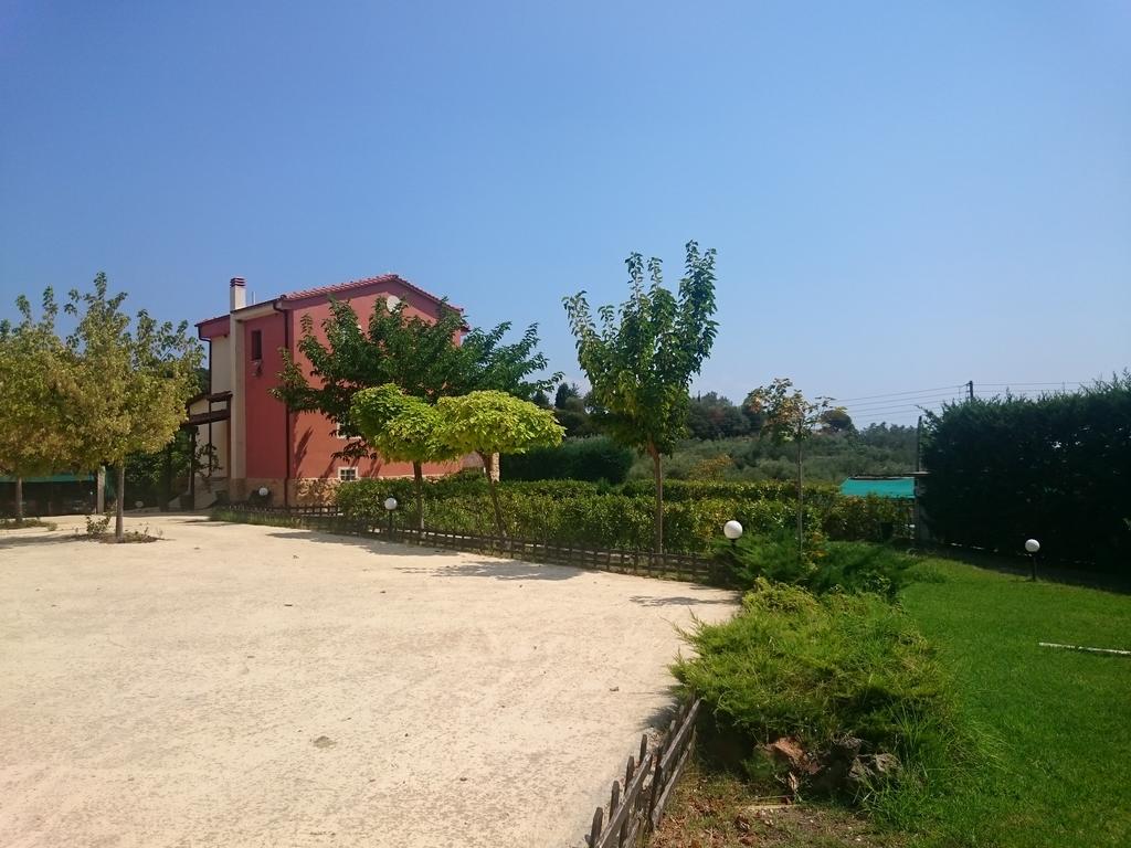 Villa Mariellie Néa Péramos Екстериор снимка