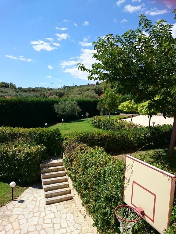 Villa Mariellie Néa Péramos Екстериор снимка