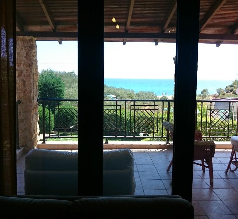 Villa Mariellie Néa Péramos Екстериор снимка