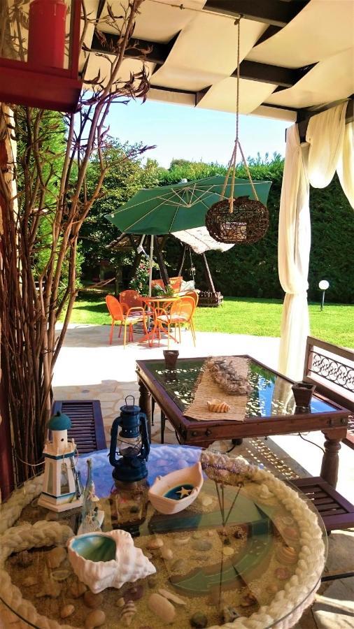 Villa Mariellie Néa Péramos Екстериор снимка